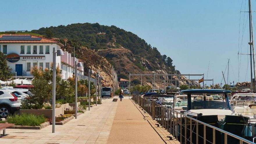 Els impagaments forcen a abandonar una barca al Port Marina de Palamós