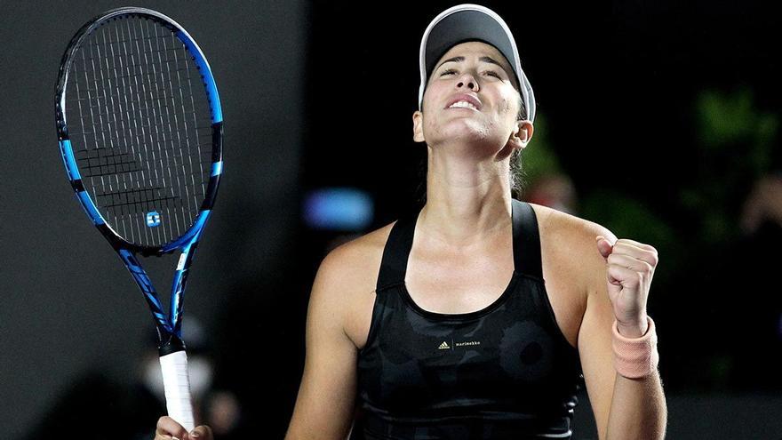 Garbiñe Muguruza vence a Krejcikova y mantiene sus opciones en las WTA Finals