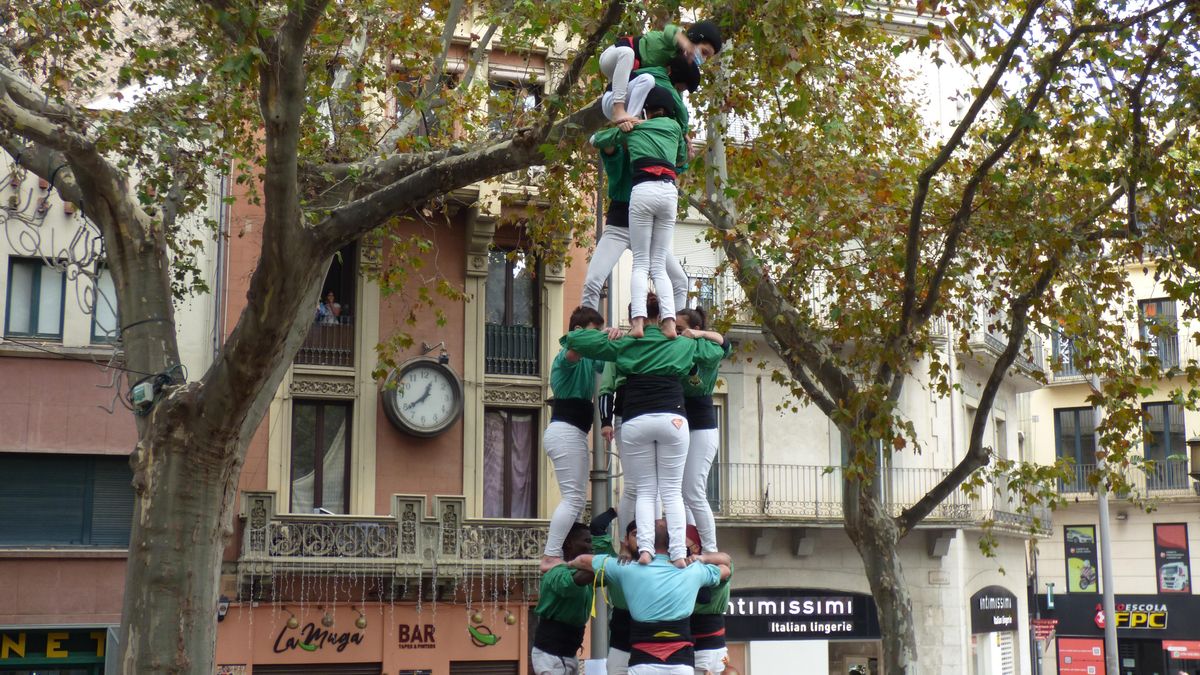 Onze colles castelleres es reuneixen a Figueres en la trobada de tardor de Colles del Nord