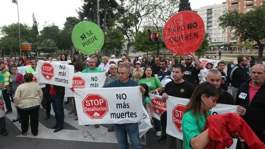 La Asamblea dará batalla en el Constitucional para mantener la ley antidesahucios