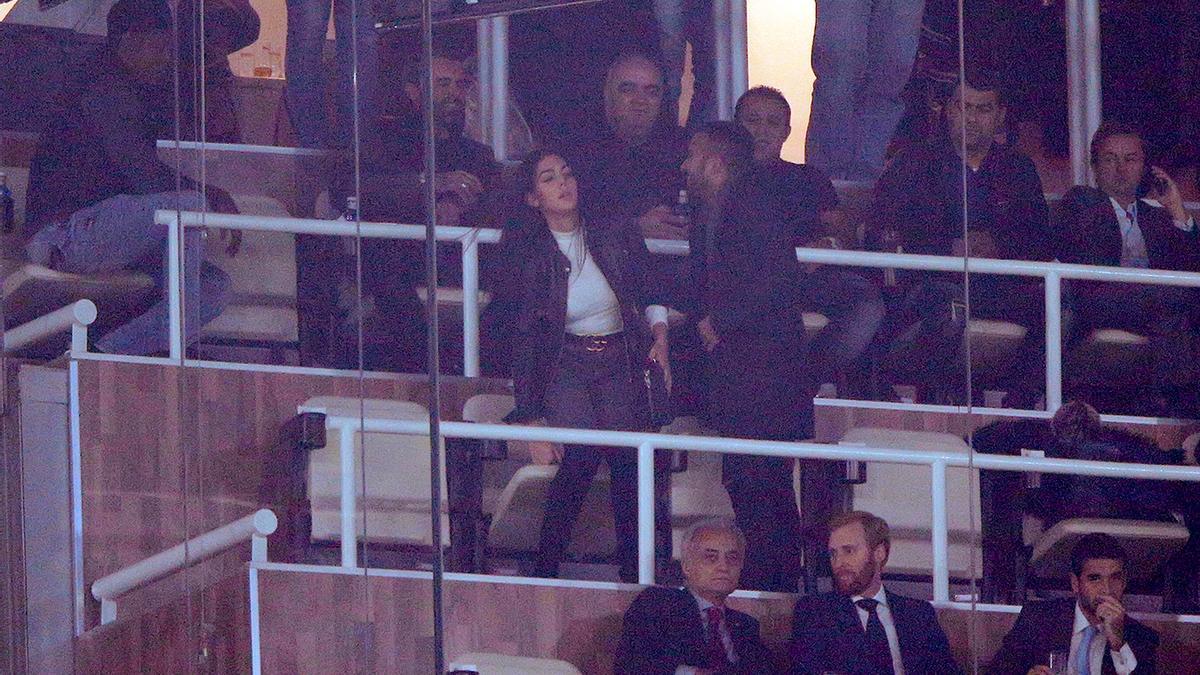 Georgina Rodriguez ve a Cristiano Ronaldo en el Santiago Bernabeu