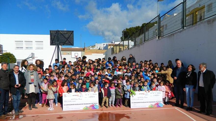 El colegio Los Pinos de Rute gana el concurso escolar de recogida de pilas