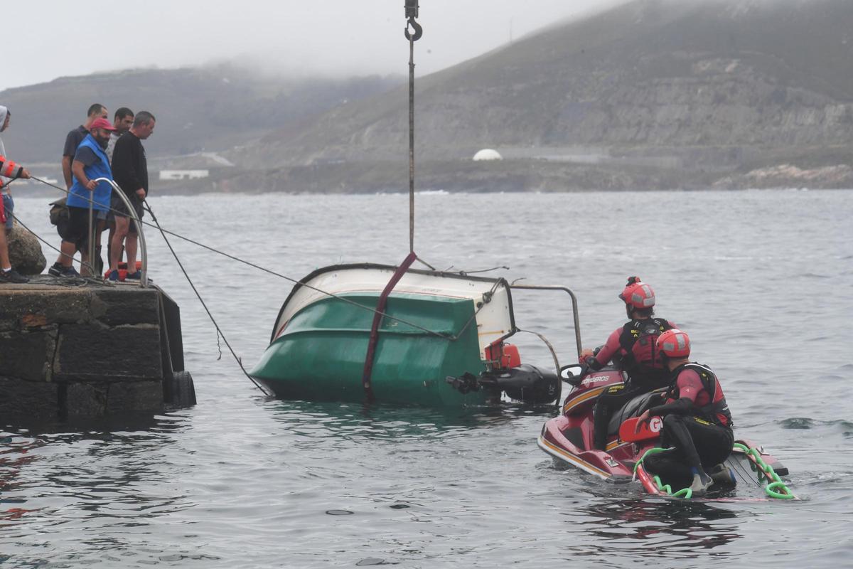 Un fallecido y dos rescatados tras volcar un bote en Suevos