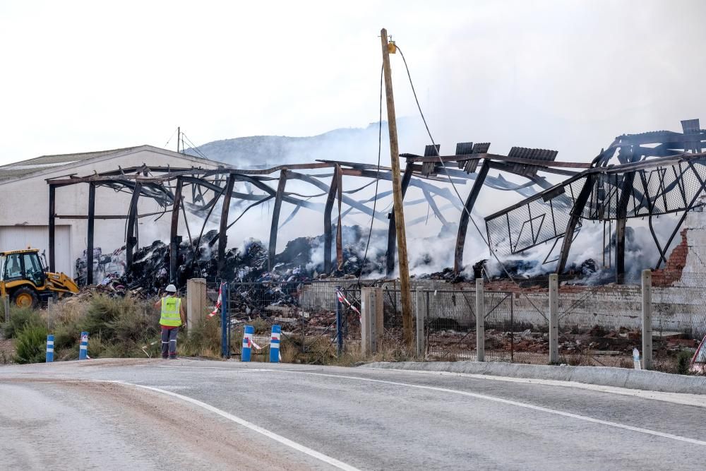 Así está la nave de Aspe cuatro días después del incendio