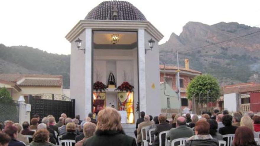 Una misa sirvió ayer para inaugurar el templo, de una sola nave y cúpula hexagonal.