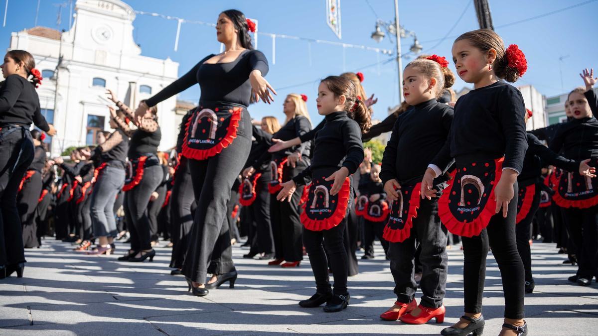 El baile flamenco se apodera de la capital extremeña.