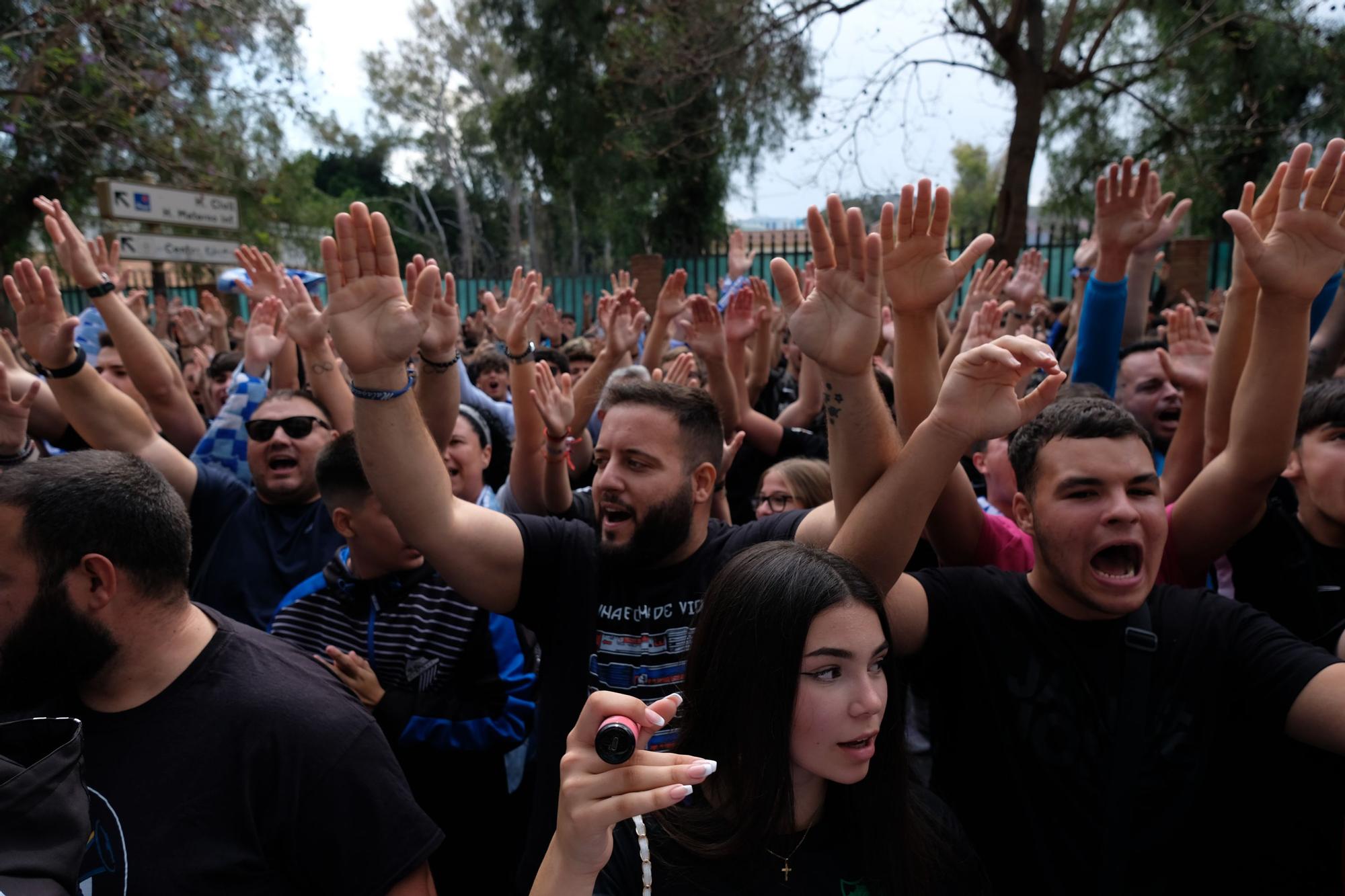 La protesta de la afición antes del Málaga CF - UD Ibiza, en imágenes