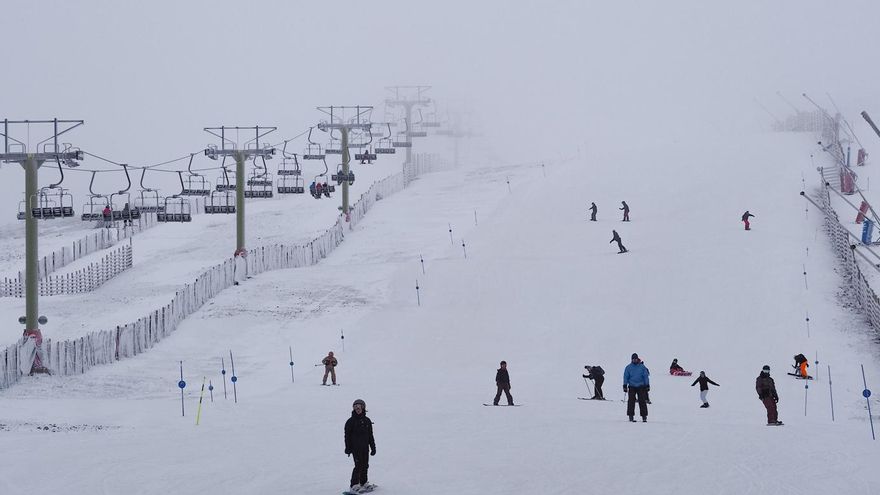 Las continuas nevadas marcan el fin de semana en las estaciones de esquí de Aramón