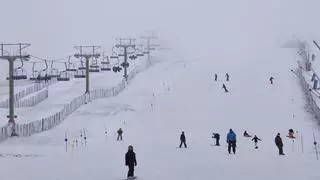 Las continuas nevadas marcan el fin de semana en las estaciones de esquí de Aramón