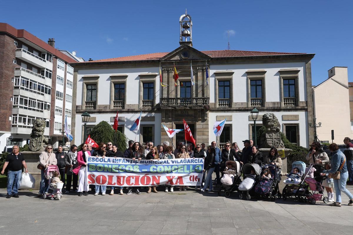Una anterior concentración de protesta a las puertas del Concello de Vilagarcía.