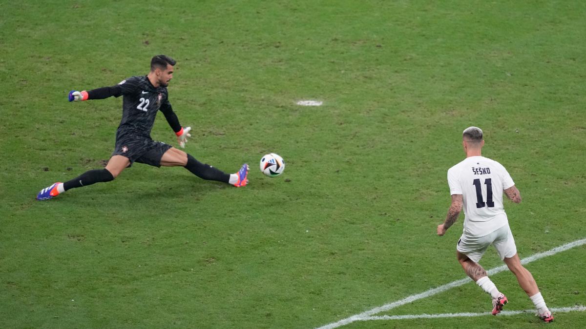 La parada de Diogo Costa que permitió a Portugal jugarse el billete a los cuartos en la tanda de penaltis