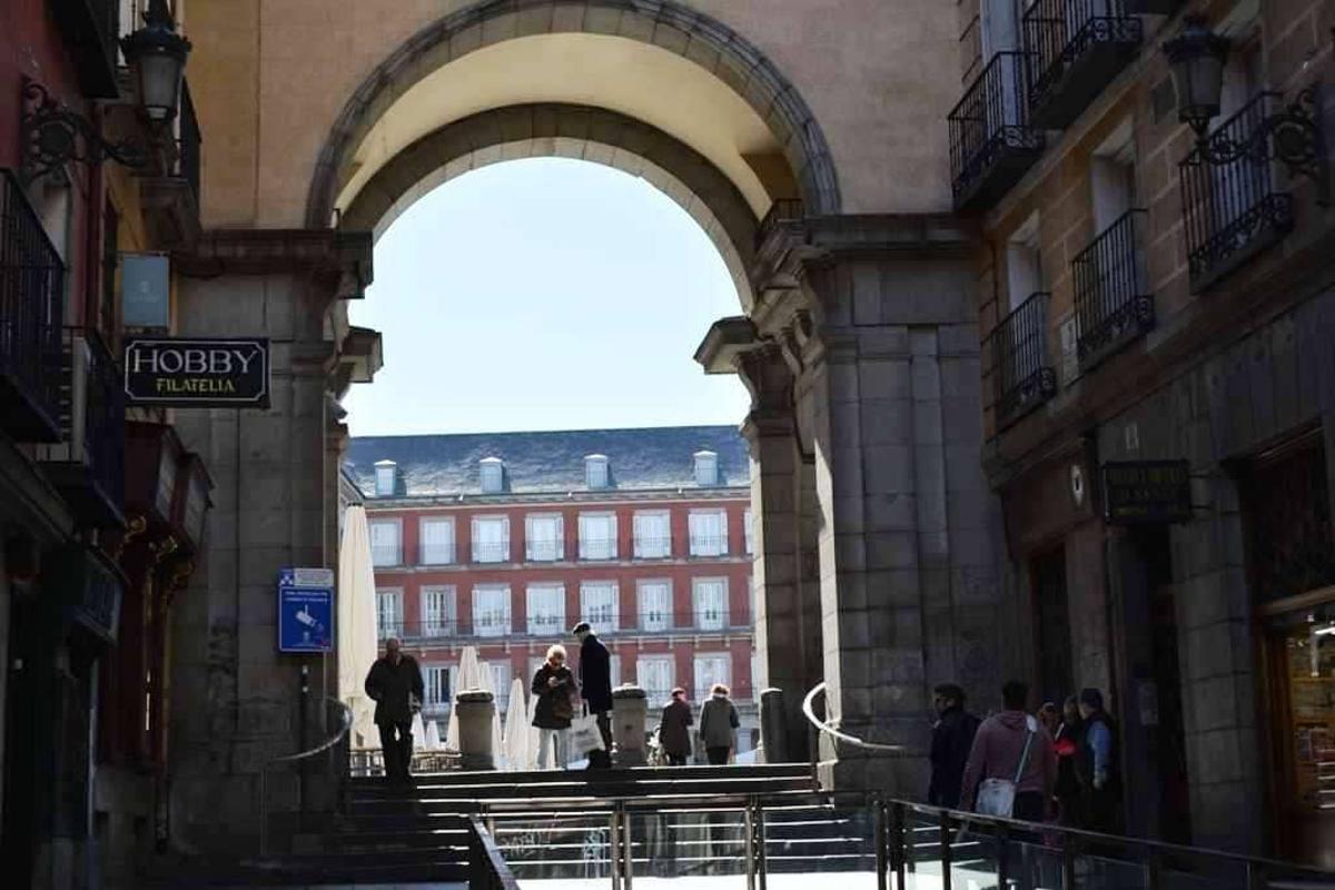 En un rincón de la Calle Mayor, se encuentra una de las librerías más curiosas de Madrid