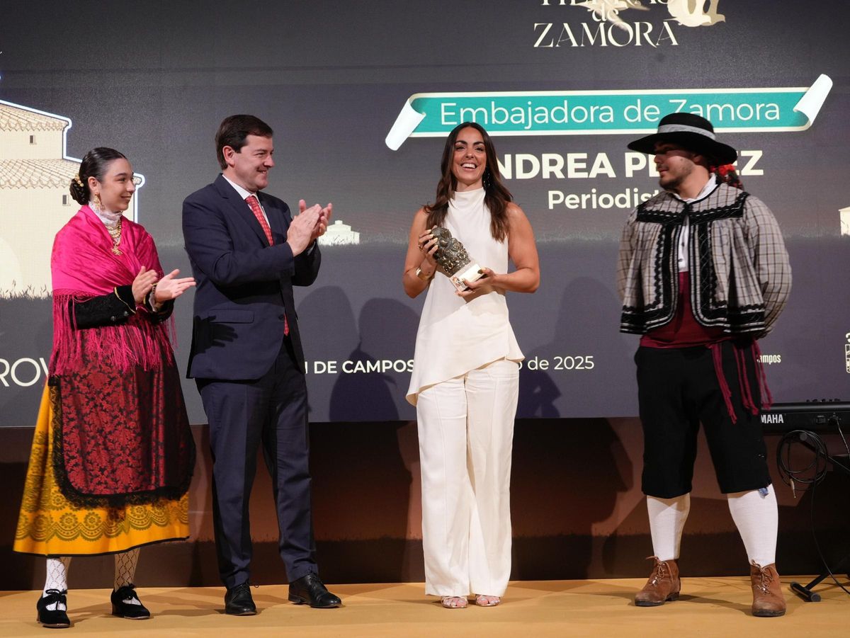 Andrea Peláez recoge su premio como Embajadora de Zamora 2025