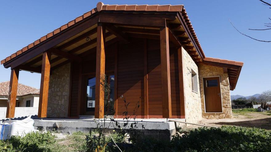 Casa construida en madera y piedra. |   // RICARDO GROBAS