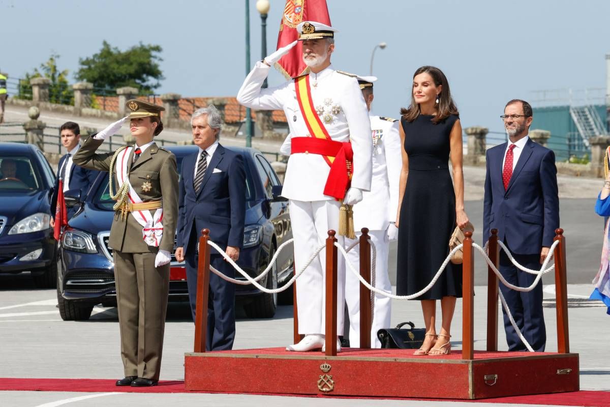 El rey Felipe VI, la princesa Leonor y la reina Letizia en la Escuela Naval de Marín