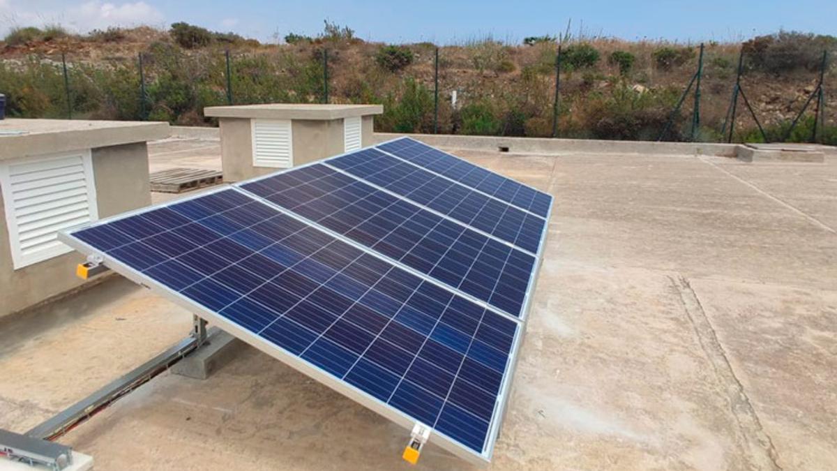 Paneles solares instalados por Aguas de Benahavís