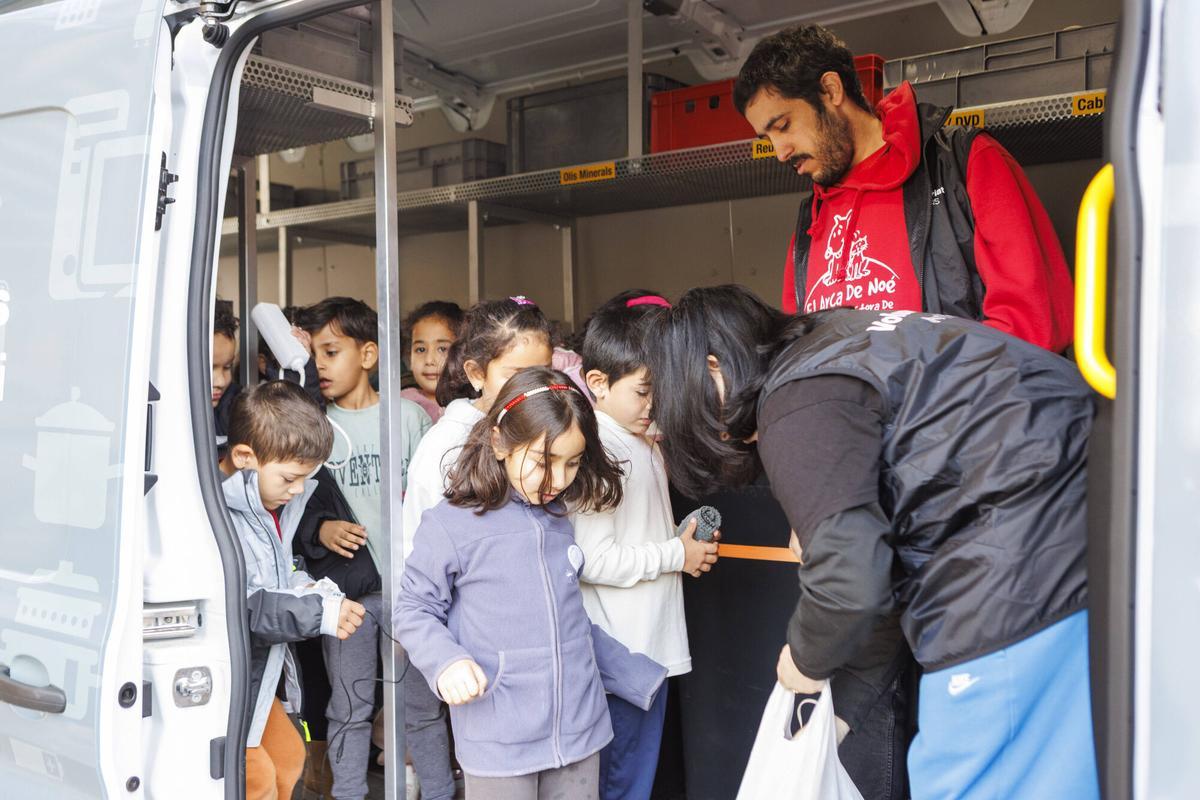 MANRESA . TALLER RECICLATGE . LA MOBIL VA A L'ESCOLA . CONSORCI DEL BAGES GESTIÓ RSIDUS . AMPANS. ESCOLA LA FONT