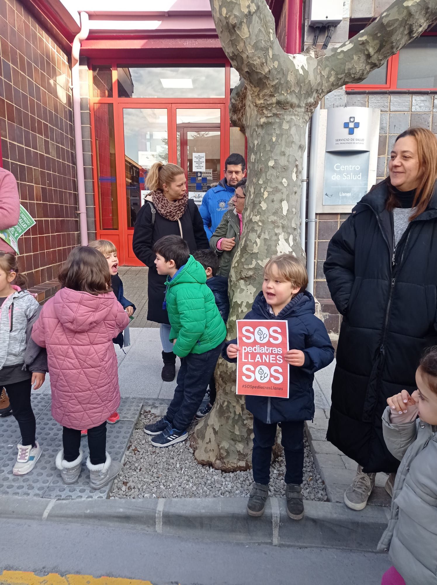 Manifestación en Llanes ante la falta de pediatras