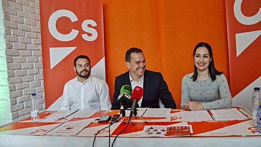 Requejo, Cruz Lucas y Eloy Tomé presentan el programa electoral de Ciudadanos.