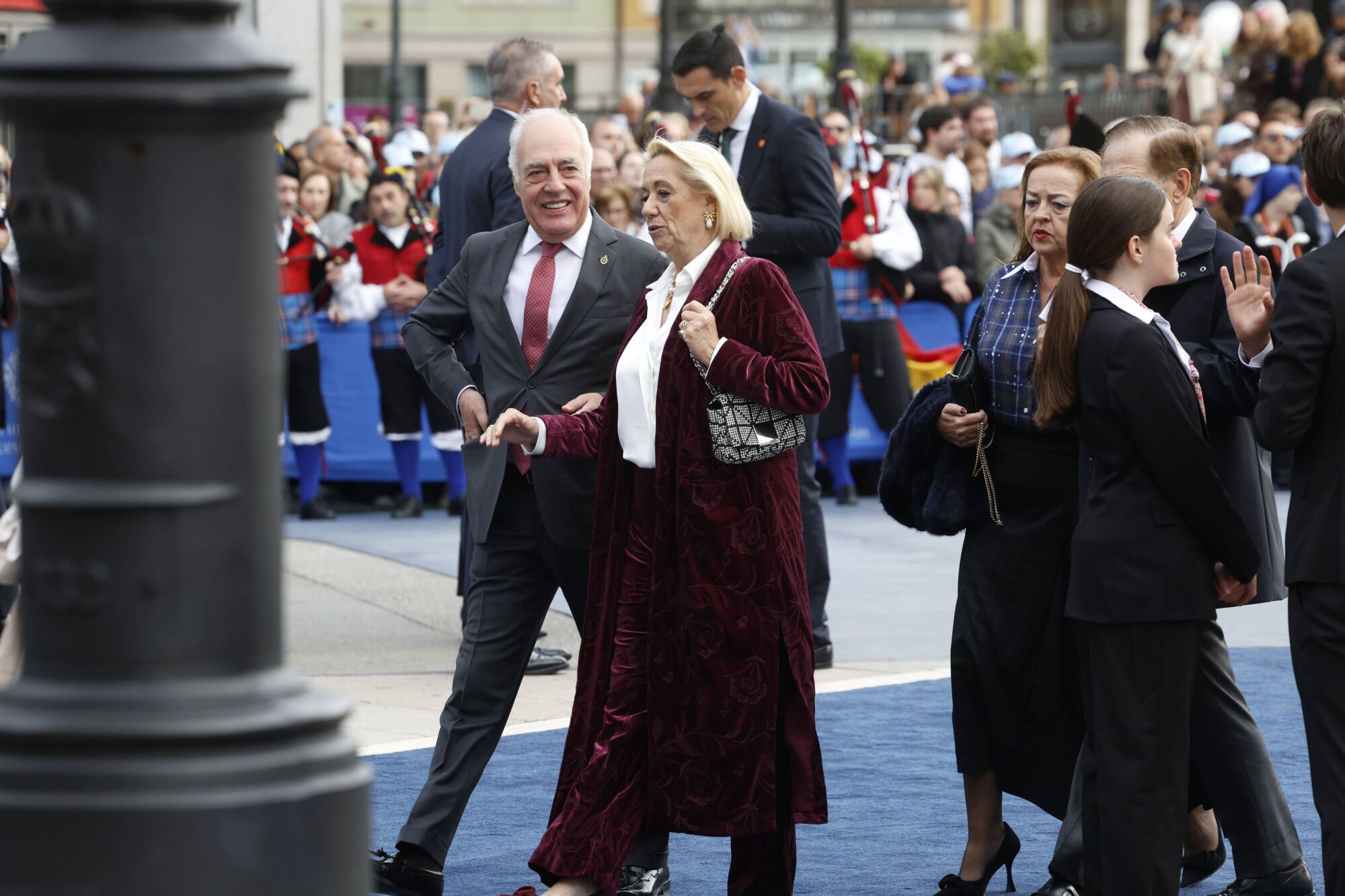  Así fue la llegada de los invitados a los premios "Princesa de Asturias" y su paso por la alfombra azul