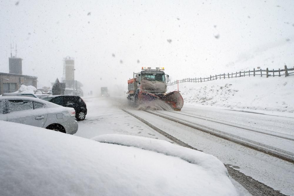 Temporal de nieve en el Puerto de Pajares