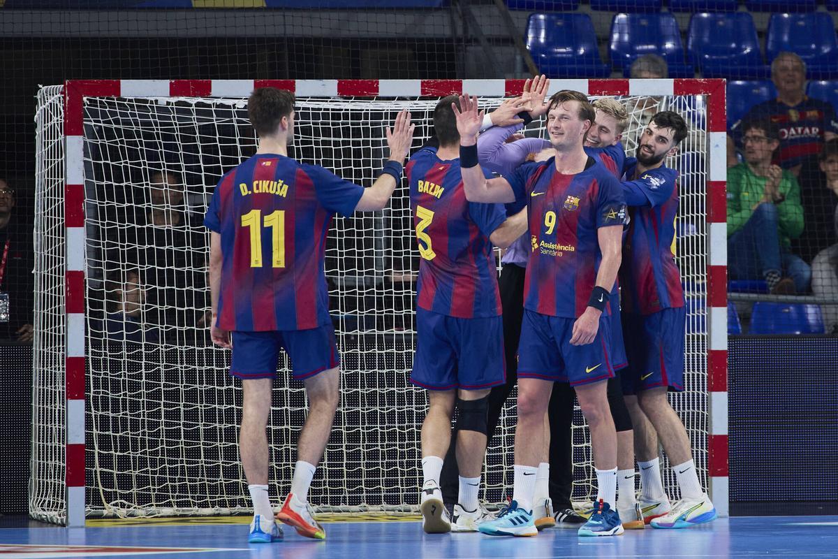 Los jugadores del Barça celebran tras un partido
