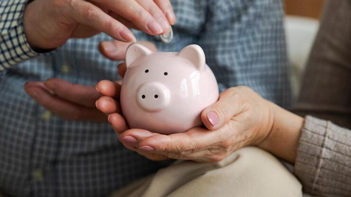 El Gobierno hace el mayor regalo a los pensionistas a partir de 2024, subida del 14% a estos perfiles