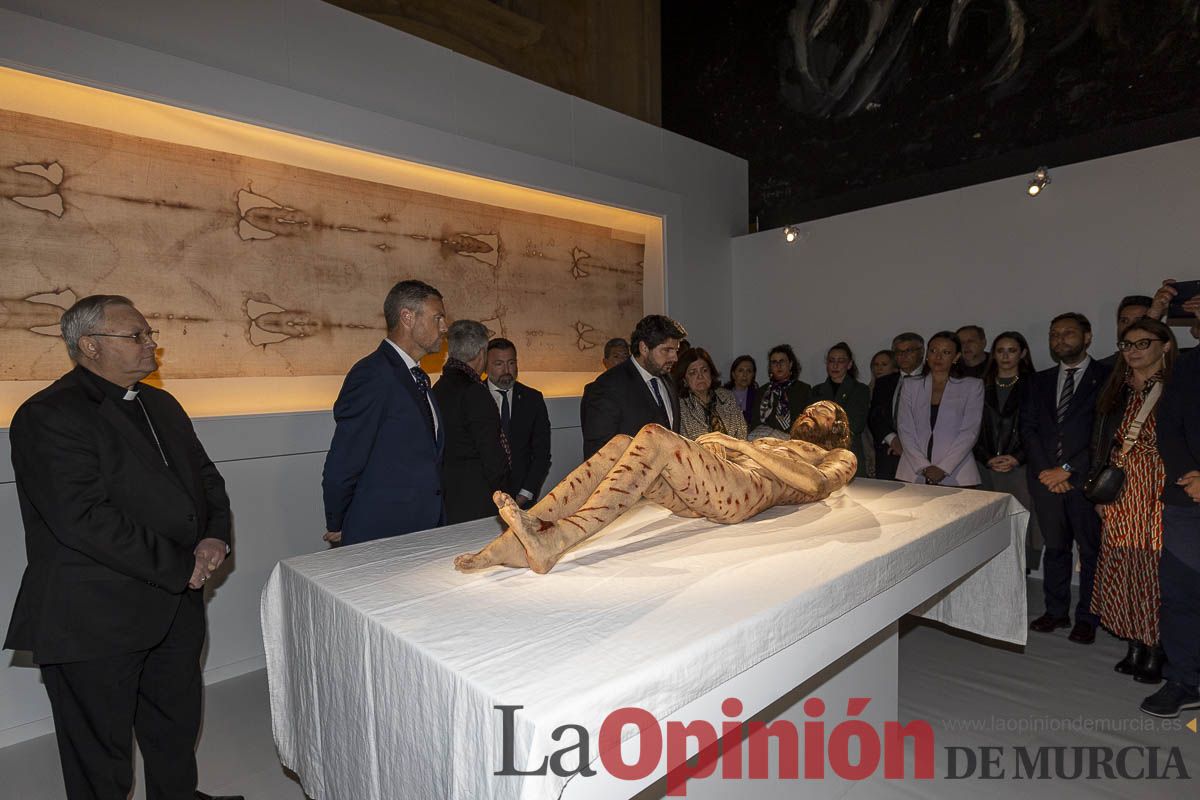 Así ha sido la inauguración de la exposición The Mystery Man en Caravaca. Descubre como es la muestra que atrae a miles de personas