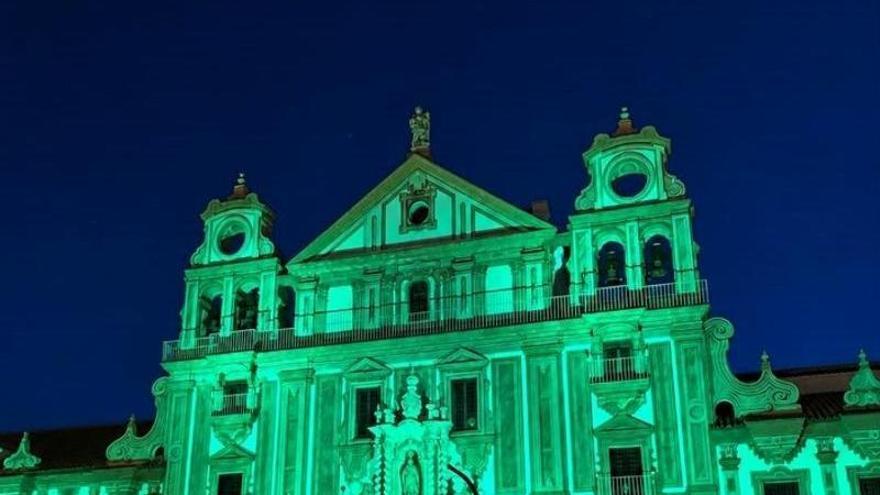 Córdoba se tiñe de verde para unirse al reconocimiento de la labor de los farmacéuticos en su día mundial