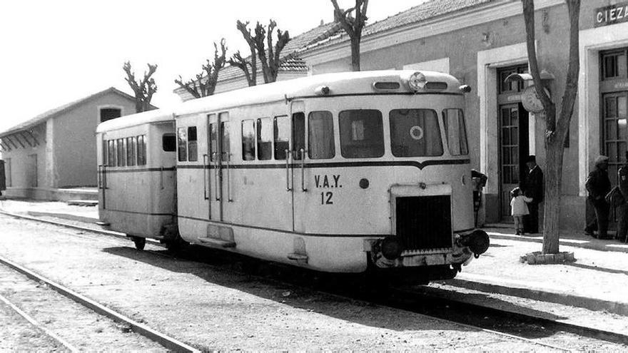 Imagen del tren &#039;Chicharra&#039;, que conectaba Cieza con el Altiplano y Alicante.