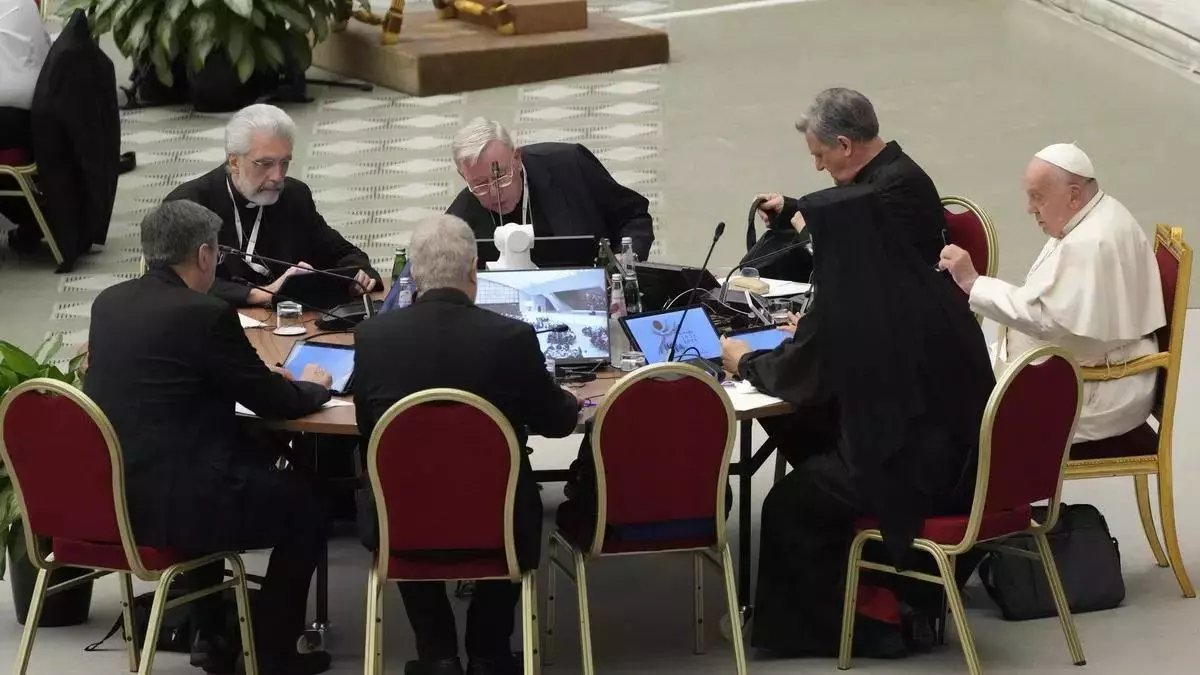 El Sínodo de los obispos insiste en una Iglesia con mujeres en puestos de poder, reclamo del feminismo católico