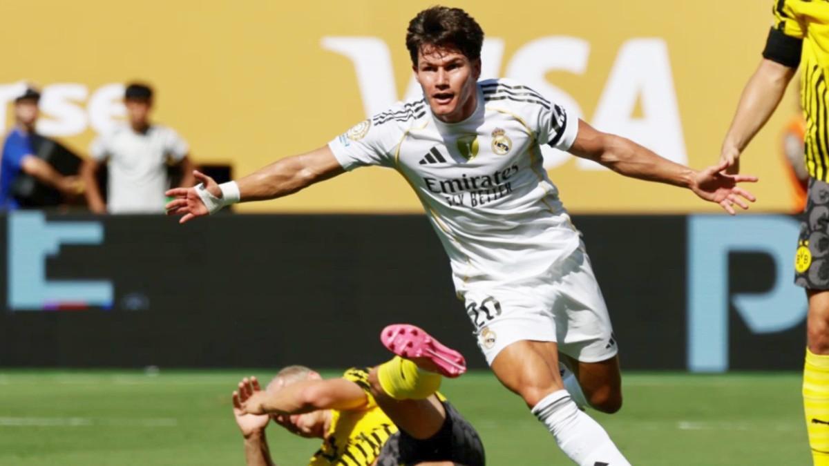Fran García celebra un gol