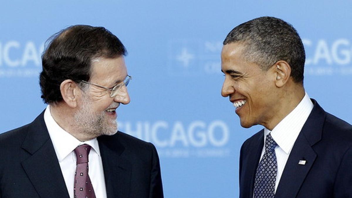 Mariano Rajoy y Barack Obama sonríen durante la cumbre de la OTAN, en mayo del 2012 en Chicago.