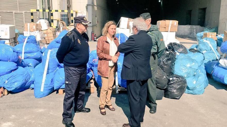 Maria Salom, junto a los jefes de la Policía y la Guardia Civil.