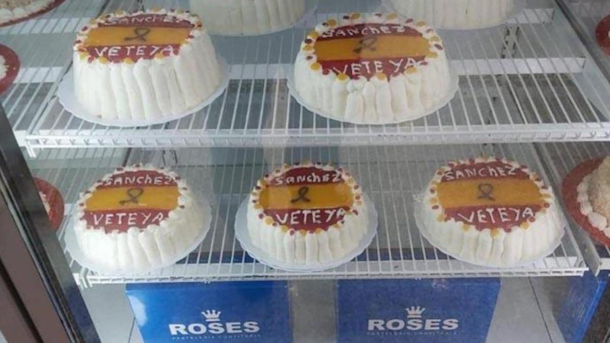 Usuarios castigan esta pastelería por hacer tartas pidiendo la dimisión de Pedro Sánchez