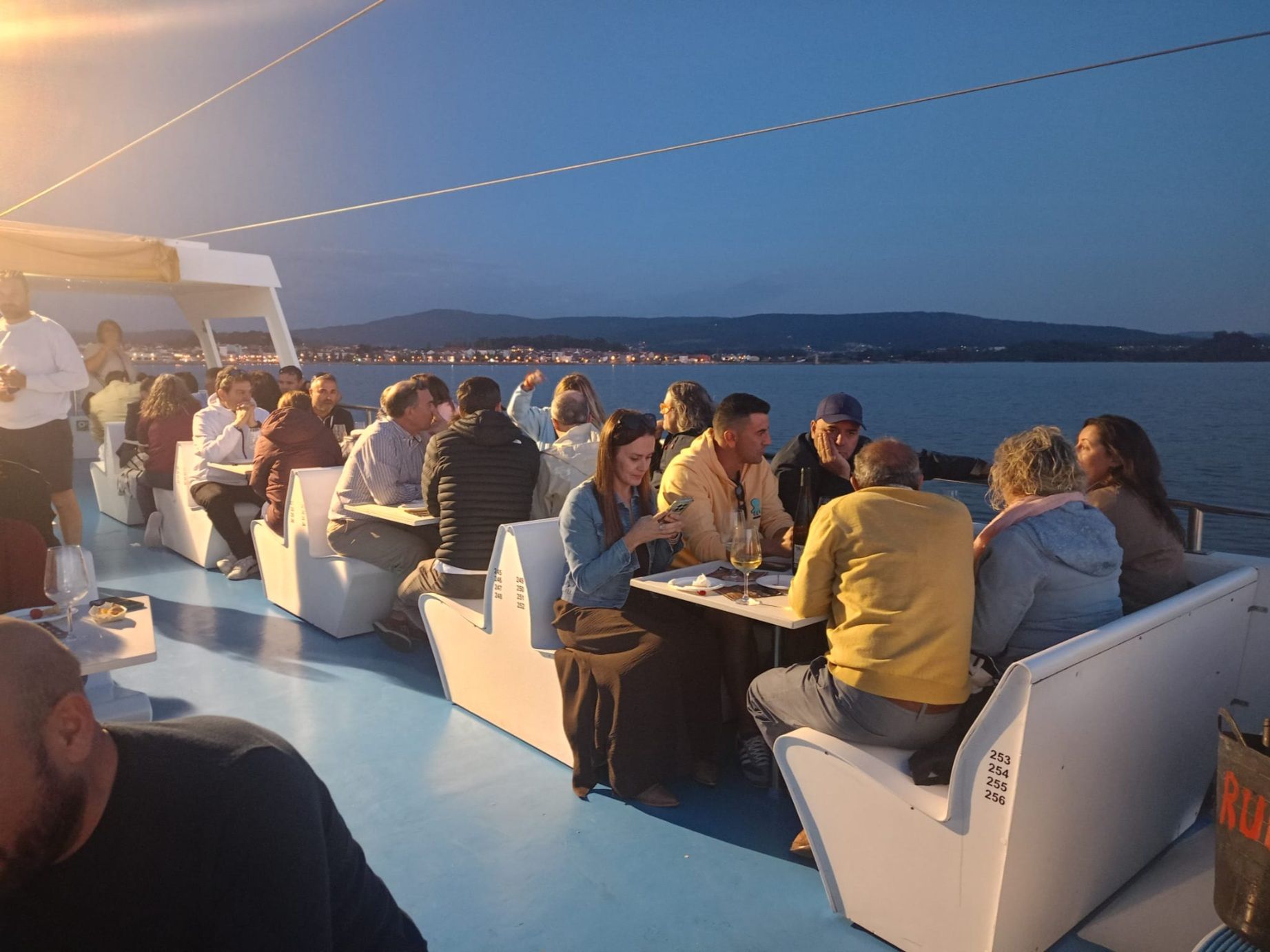 La ruta de «Viños singulares polo mar» a bordo del catamarán «Gran Cormorán Jet», esta tarde-noche.