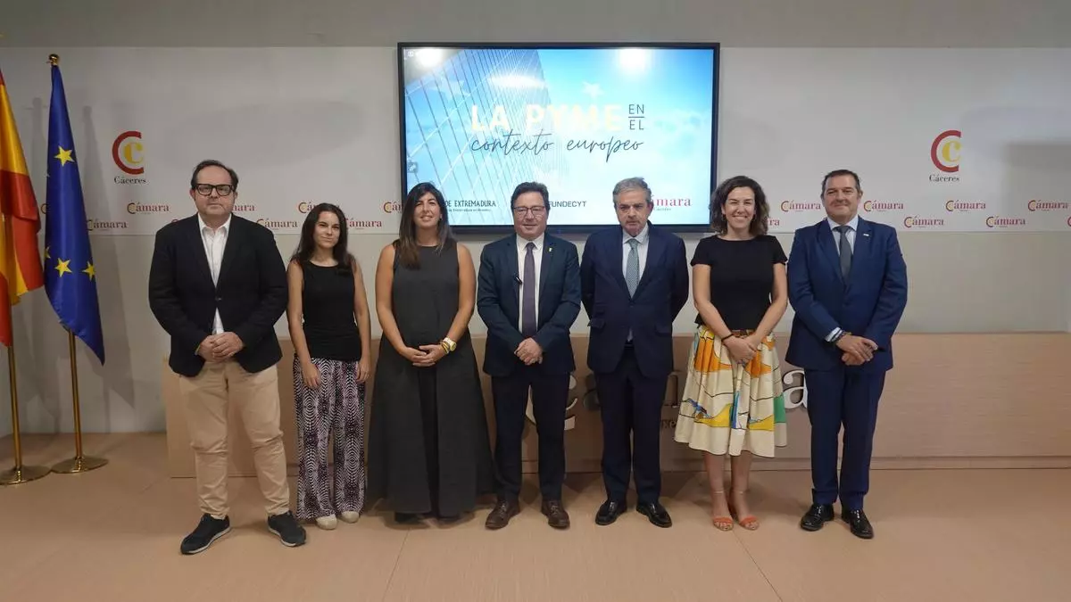 Medio centenar de empresas reflexionan sobre el papel de Extremadura en Europa en la Cámara de Comercio de Cáceres