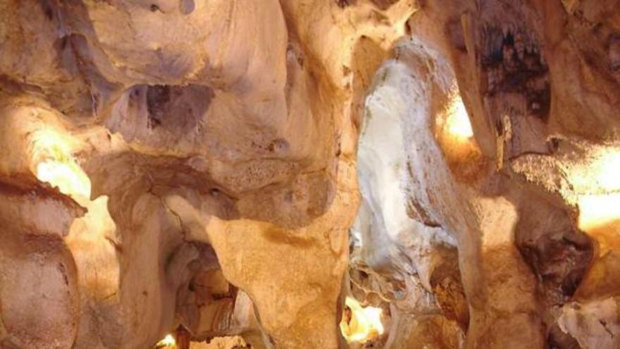 Investigación. Imagen interior de la Cueva del Tesoro.