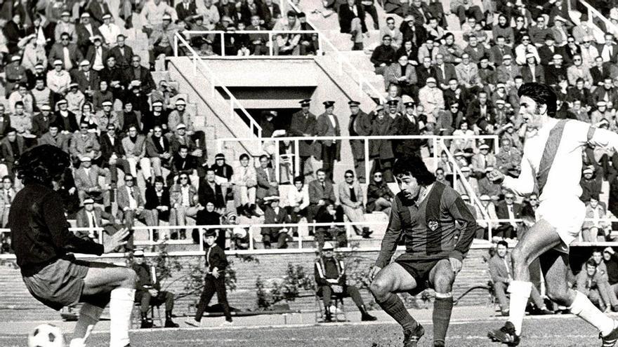 El espíritu de Caszely marca el camino de Primera División al Levante UD en Vallecas