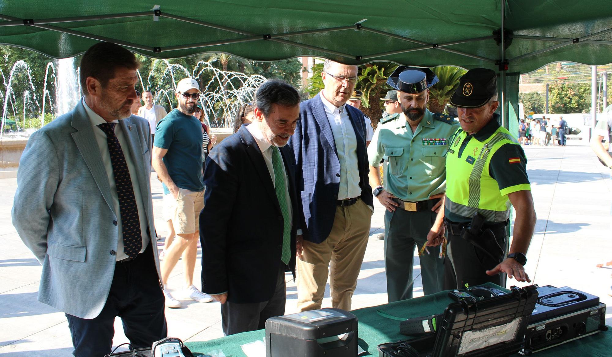 La Guardia Civil expone sus recursos humanos y técnicos por la festividad de su Patrona