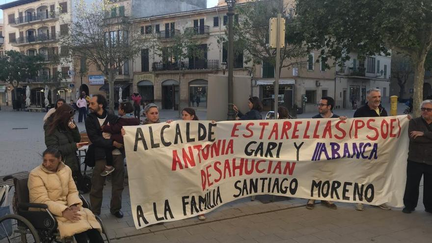 Protesta que tuvo lugar el pasado miércoles en la plaza Espanya de Llucmajor.