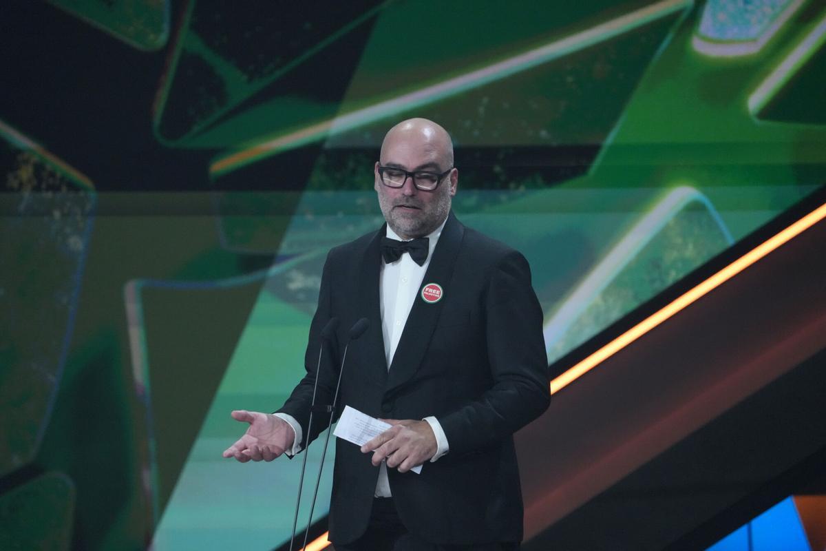 El productor Oriol Maymó recoge el Goya a mejor dirección de producción por 'Sirat'.