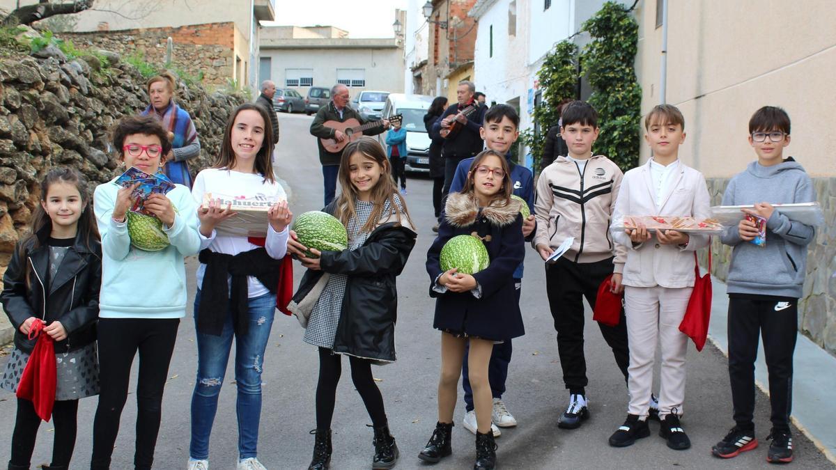 Los niños son parte protagonista del programa navideño de Figueroles, sobre todo en el tradicional acto de la Plega dels Reis.