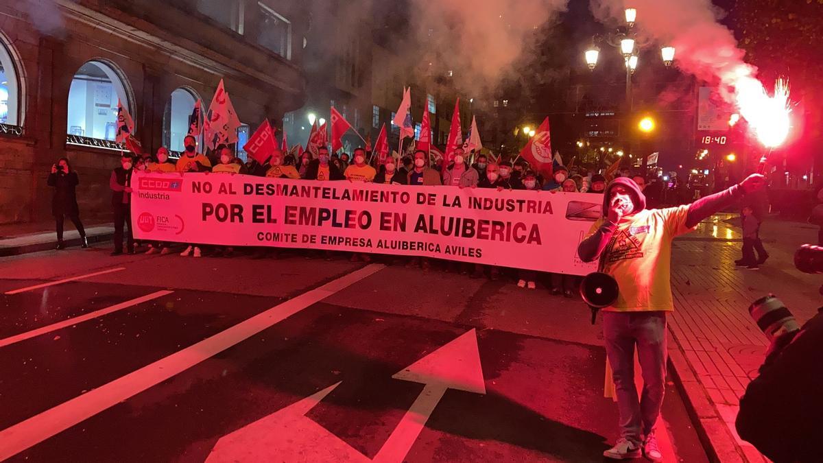 La marcha, a su paso por Santa Cruz en Oviedo