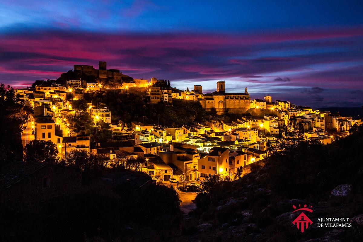 Panorámica nocturna de Vilafamés.