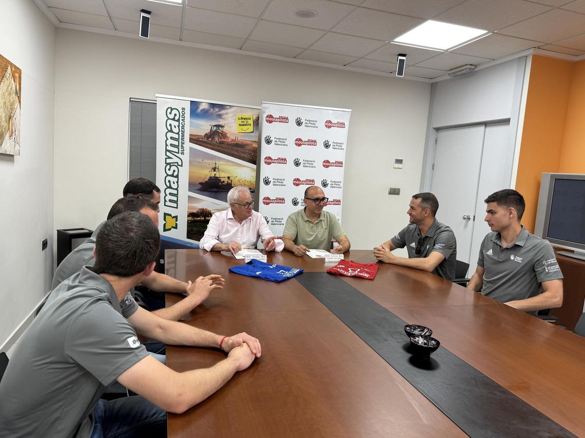 La rúbrica de l'acord es va celebrar a les oficines central de masymas Supermercats a Pedreguer.
