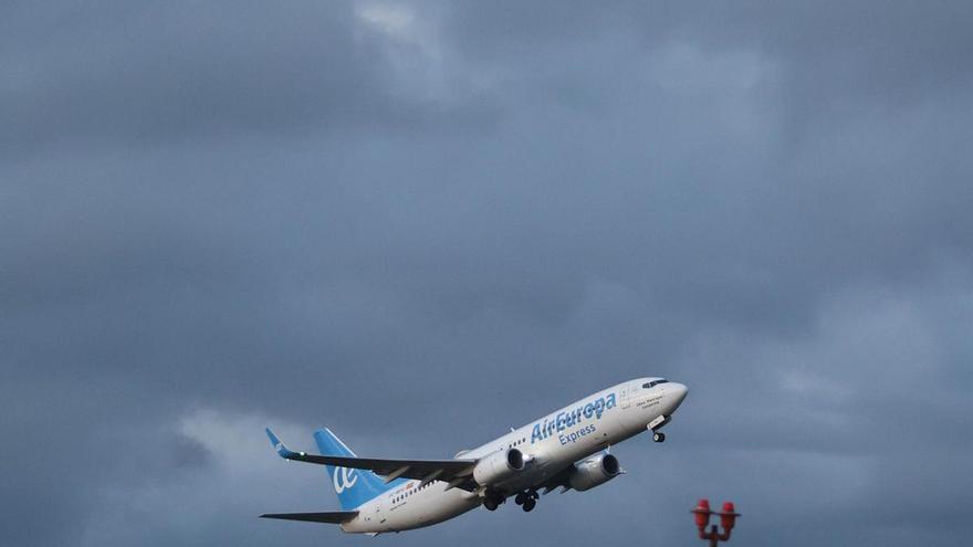 Motor y al aire: un avión de Air Europa y otro de Binter frustran el aterrizaje en Vigo por fuertes vientos
