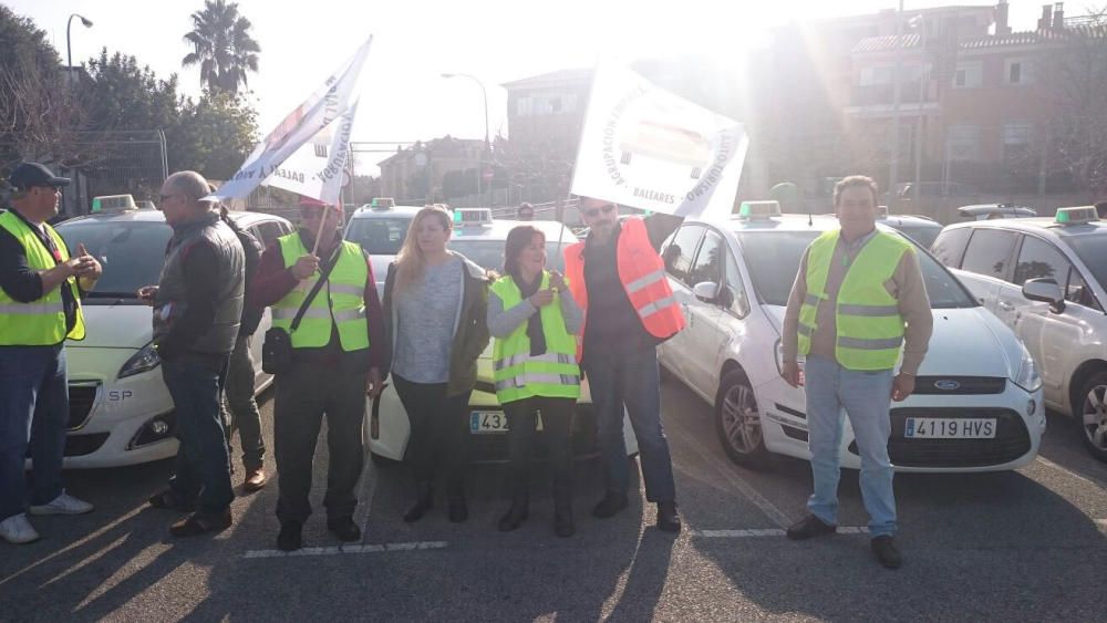 La huelga de taxistas colapsa Palma