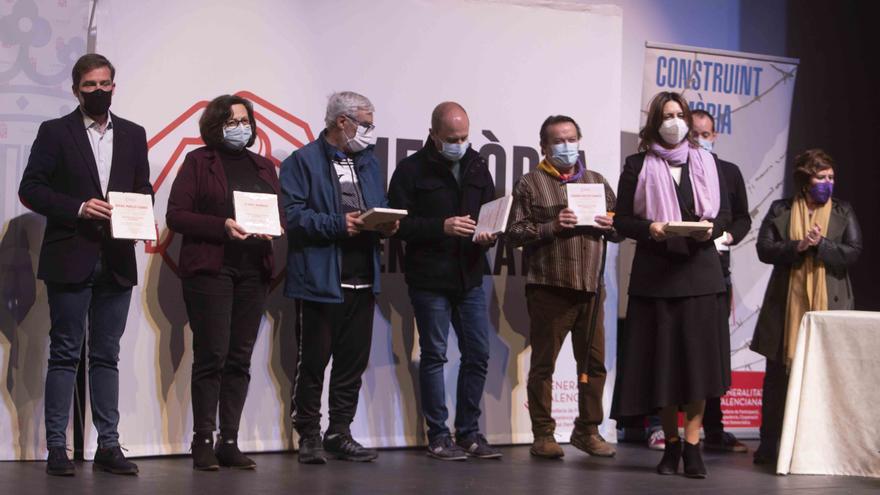 Rinden homenaje a las 16 víctimas del Holocausto en la Costera