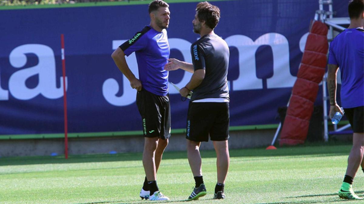 Demichelis con el entrenador del RCD Espanyol, Quique Sánchez Flores